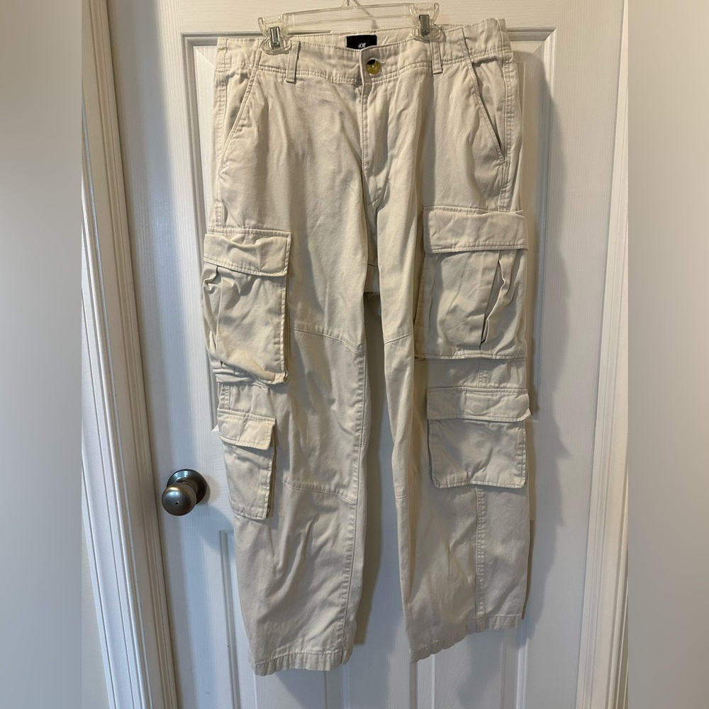 H&M men’s cargo pants. Size 32. Off-white.